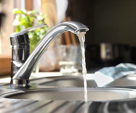 water running from kitchen sink